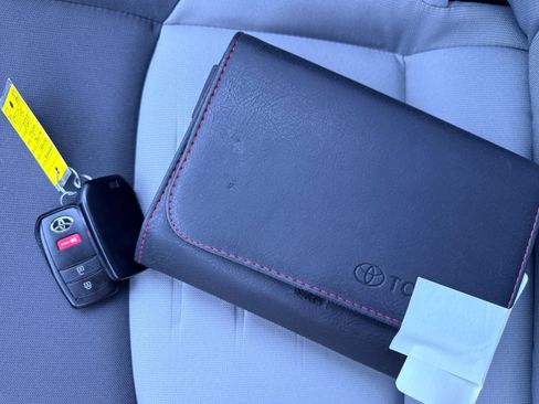 Used 2025 Toyota Tacoma TRD Off-Road image 22