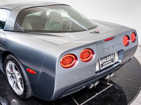 Used 2004 Chevrolet Corvette Coupe w/ Roof Package image 19