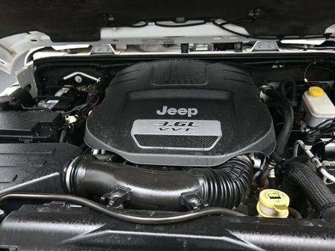 Used 2013 Jeep Wrangler Unlimited Sahara w/ Dual Top Group AWD/4WD image 30