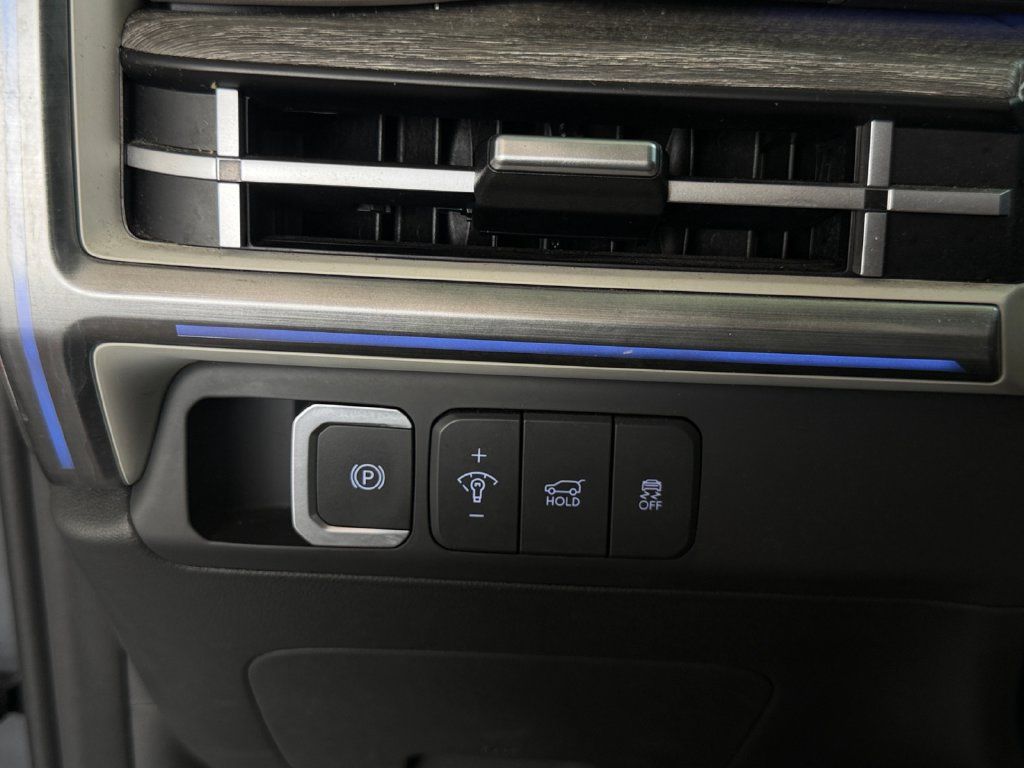 Used 2025 Hyundai Santa Fe Limited FWD image 24