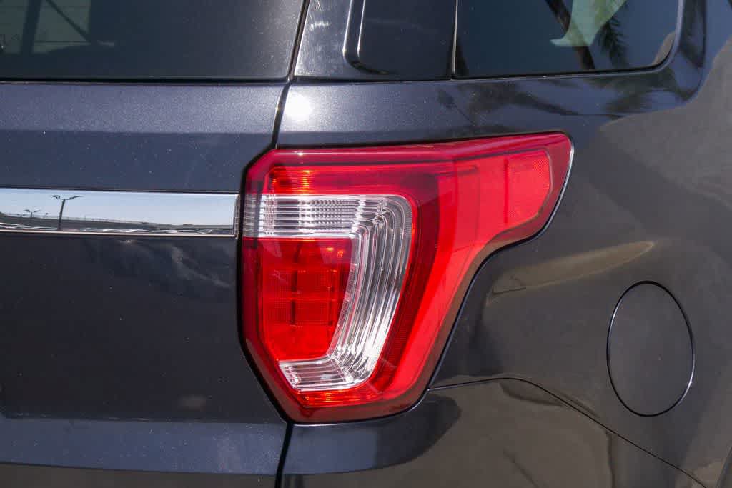 Used 2017 Ford Explorer Limited w/ Equipment Group 301A FWD image 10