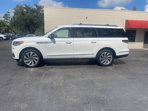 Used 2023 Lincoln Navigator L Reserve AWD/4WD image 2