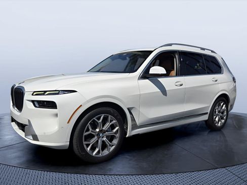 Used 2023 BMW X7 xDrive40i w/ Premium Package AWD/4WD image 2