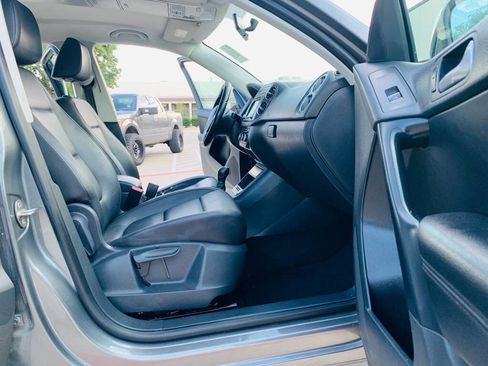 Used 2012 Volkswagen Tiguan SE image 22