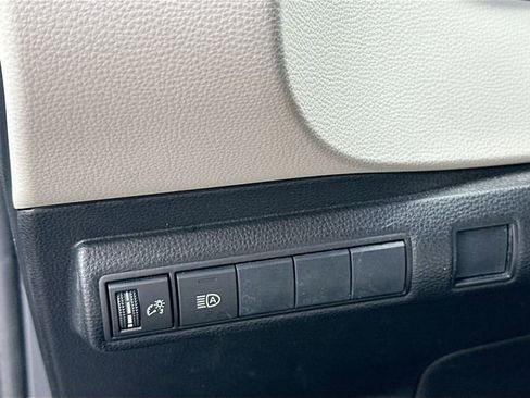 Used 2021 Toyota Corolla LE image 19