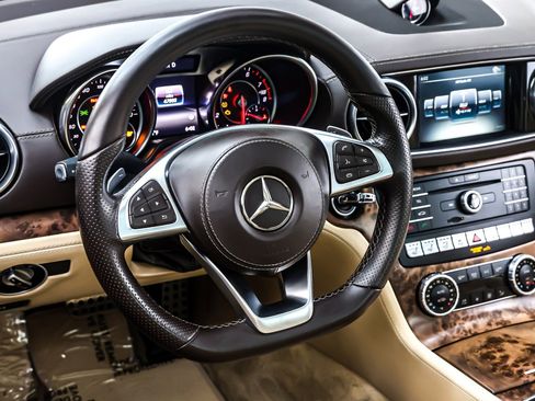 Used 2020 Mercedes-Benz SL 550 image 18