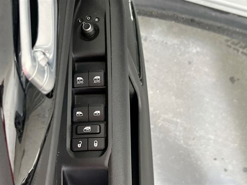 Used 2022 Jeep Compass Altitude w/ Sun and Sound Group image 17