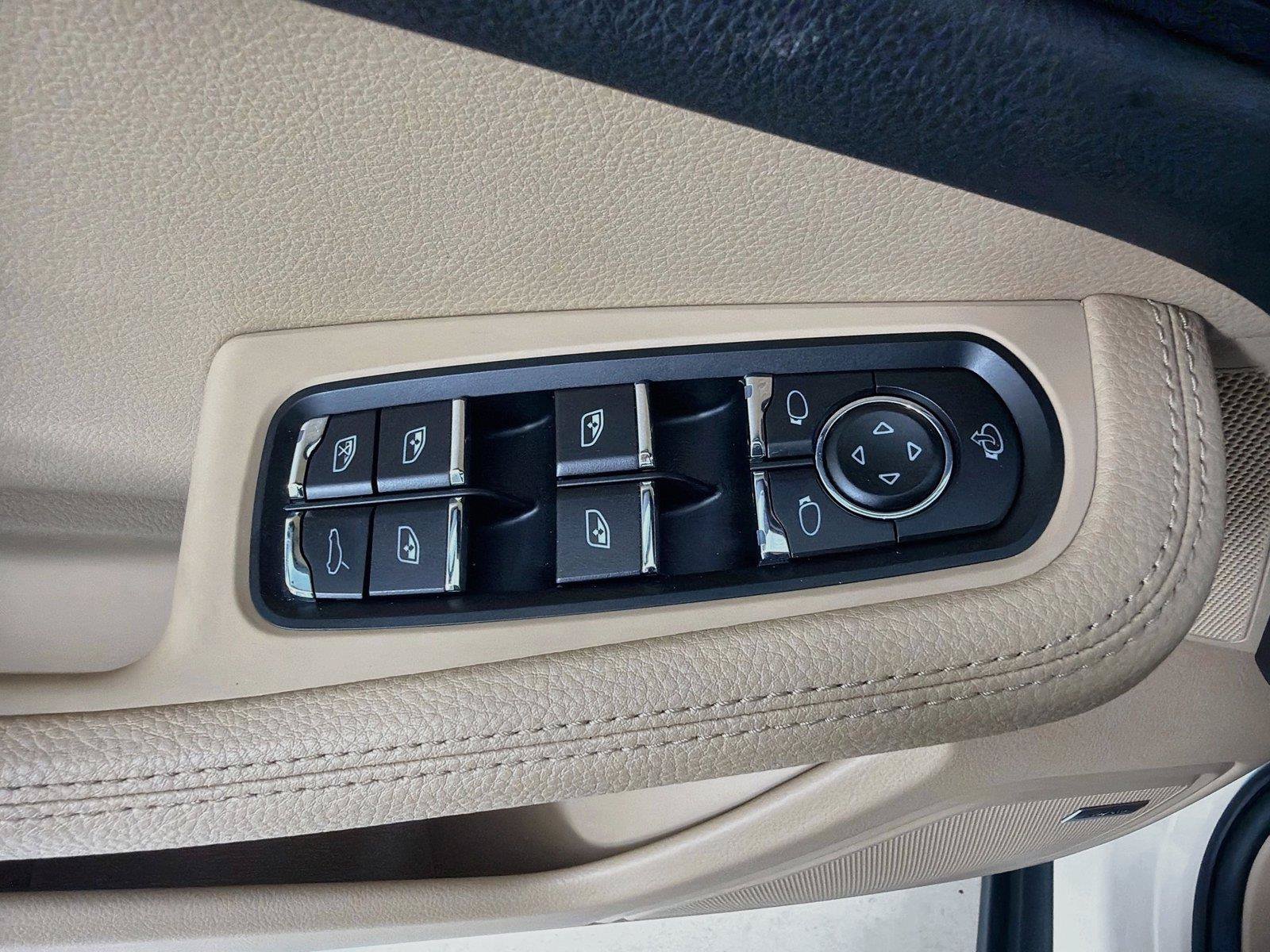 Certified 2026 Porsche Macan AWD/4WD image 9