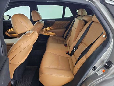 Certified 2021 Lexus LS 500 w/ Accessory Package (Z1) RWD image 16