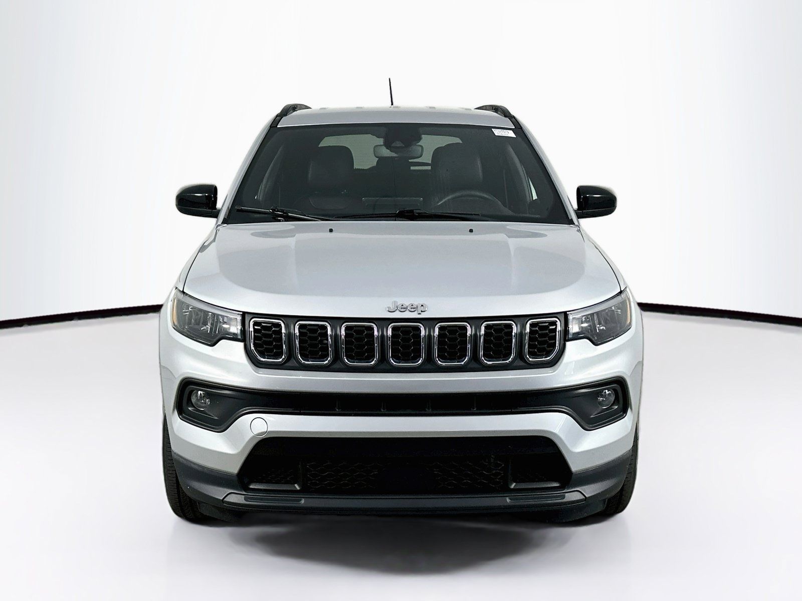Used 2024 Jeep Compass Latitude AWD/4WD image 2