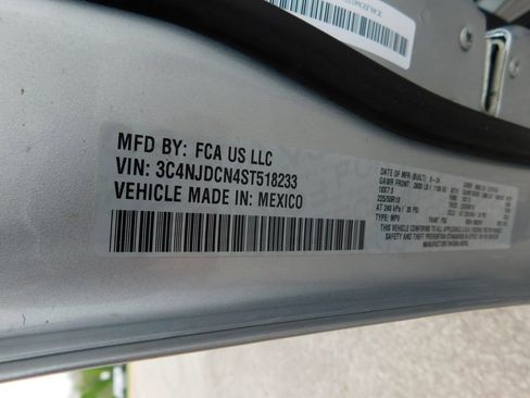 Used 2025 Jeep Compass Limited image 8