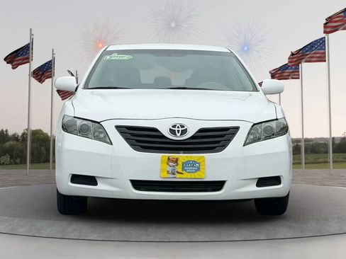 Used 2009 Toyota Camry LE image 2