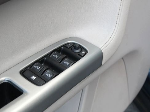 Used 2008 Volvo V50 T5 image 25