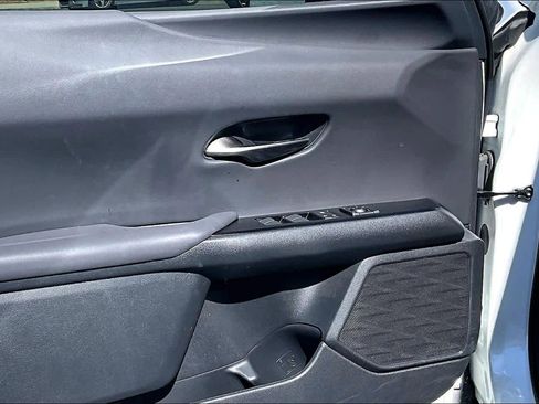 Used 2022 Lexus UX 200 w/ Accessory Package (Z1) FWD image 21