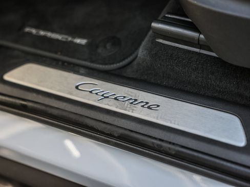 Certified 2023 Porsche Cayenne AWD/4WD image 22
