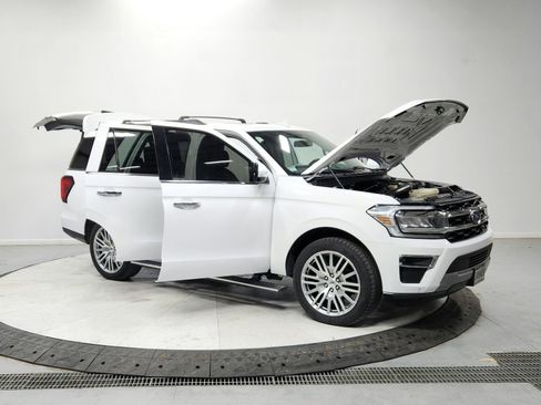 Used 2024 Ford Expedition Limited image 9