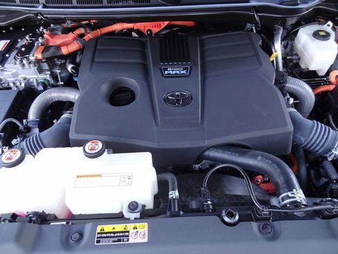 Used 2024 Toyota Sequoia Platinum AWD/4WD image 59