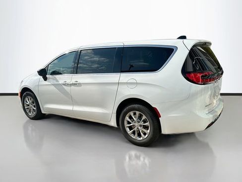 New 2026 Chrysler Pacifica Select image 8