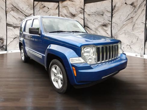 Used 2009 Jeep Liberty Limited w/ Premium Group AWD/4WD image 4