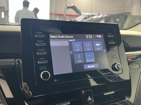 Used 2022 Toyota Camry SE w/ Cold Weather Package image 18