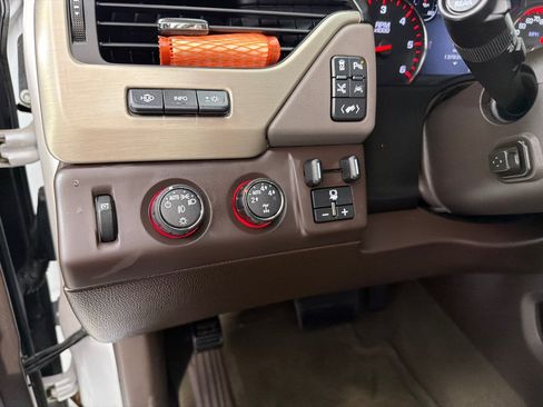 Used 2016 GMC Yukon XL Denali w/ Open Road Package AWD/4WD image 15