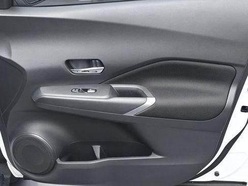 Used 2021 Nissan Kicks SV image 31