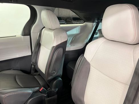 Used 2023 Toyota Sienna XSE w/ XSE Plus Package FWD image 19