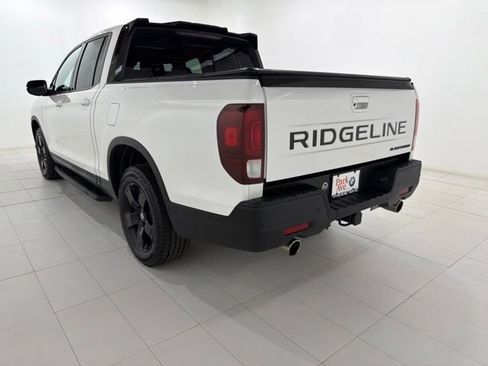 Used 2025 Honda Ridgeline Black Edition image 3
