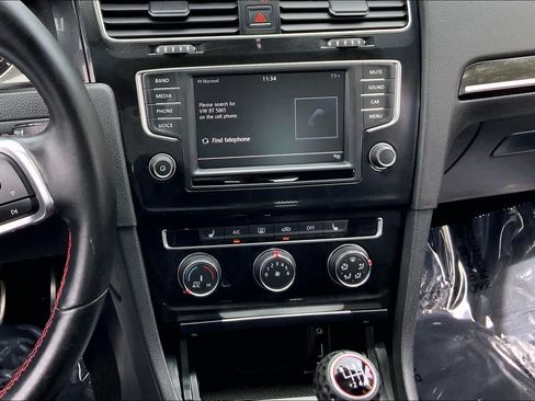 Used 2017 Volkswagen GTI SE FWD image 7