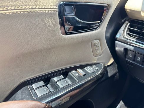 Used 2018 Toyota Avalon XLE Premium FWD image 16