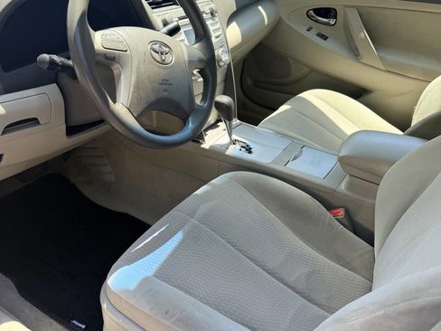 Used 2010 Toyota Camry LE FWD image 3