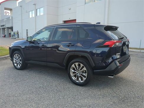 Used 2019 Toyota RAV4 XLE Premium image 6