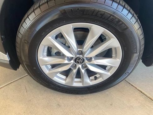 Certified 2025 Toyota Corolla Cross LE w/ Moonroof Package AWD/4WD image 5