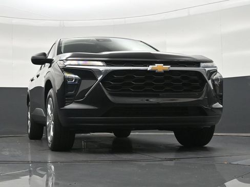 Used 2024 Chevrolet Trax LS FWD image 29