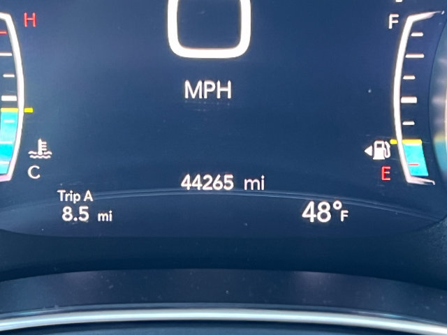 Used 2025 Chrysler Pacifica Limited FWD image 6