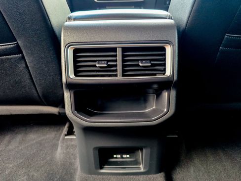 Used 2024 Volkswagen Atlas Cross Sport SE image 16