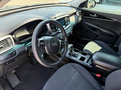 Used 2020 Kia Sorento FWD V6 image 25