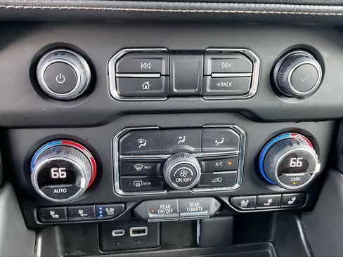 Certified 2022 Chevrolet Tahoe High Country RWD image 32