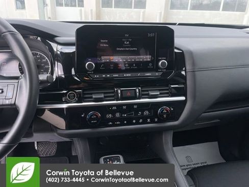 Used 2024 Nissan Pathfinder SV image 17