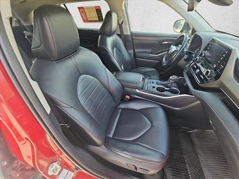 Used 2020 Toyota Highlander XLE image 21