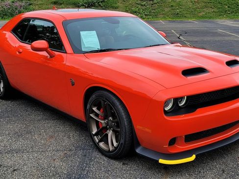 Used 2023 Dodge Challenger SRT Hellcat w/ Plus Package RWD image 2
