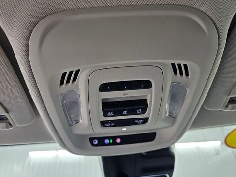 Used 2023 Buick Envision Avenir AWD/4WD image 19