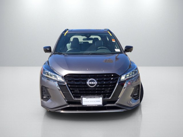Used 2023 Nissan Kicks SR w/ SR Premium Package FWD image 2