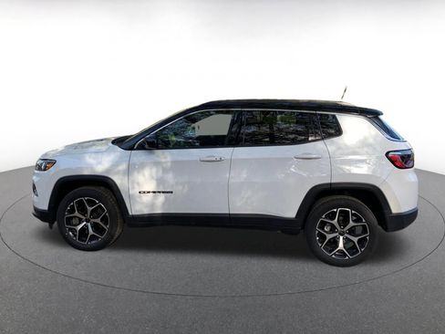 Used 2025 Jeep Compass Limited image 4
