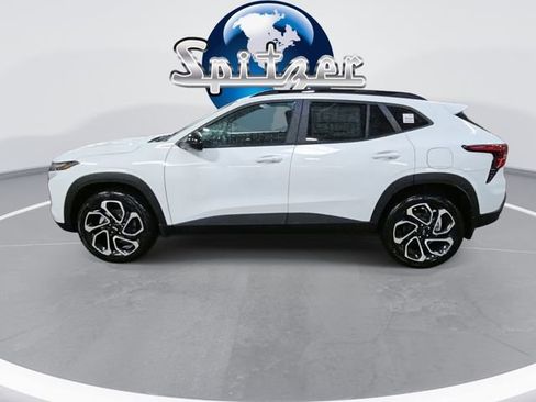New 2026 Chevrolet Trax RS w/ Sunroof Package FWD image 5