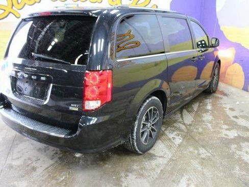 Used 2019 Dodge Grand Caravan SXT image 4