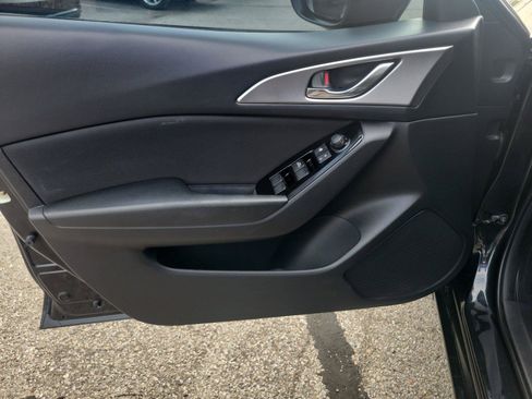 Used 2018 MAZDA MAZDA3 Sport FWD image 20