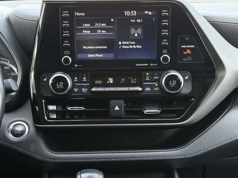 Used 2022 Toyota Highlander XLE AWD/4WD image 17
