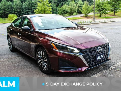 Used 2024 Nissan Altima 2.5 SV FWD image 3