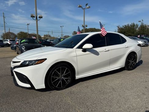 Used 2022 Toyota Camry SE image 16